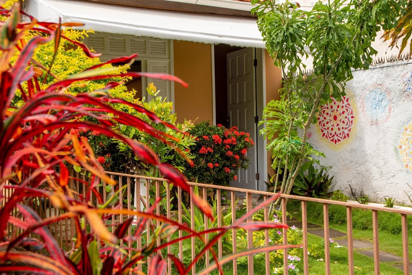 Entrada da Vila de Gaia, espaço da Imersão Konektar em Salvador